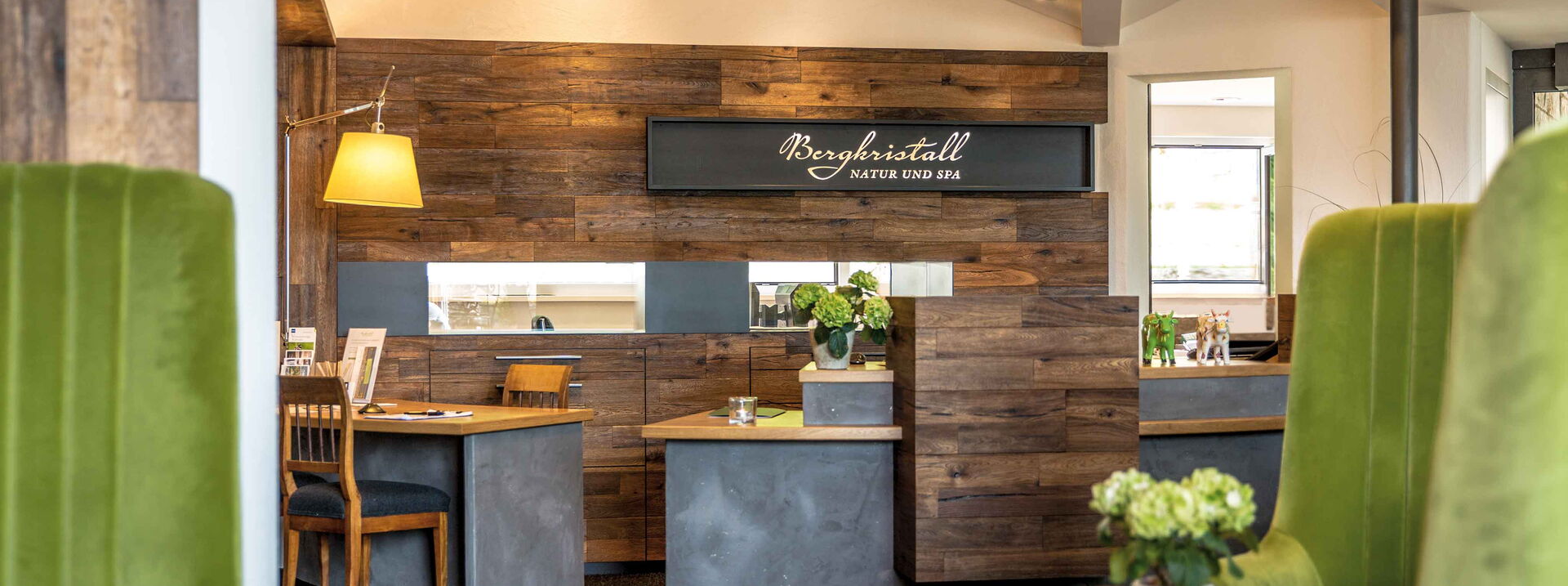 MÜKUSCH Einrichtungen – Hotel-Einrichtungen, Komplett-Einrichtungen, Bergkristall, Rezeption