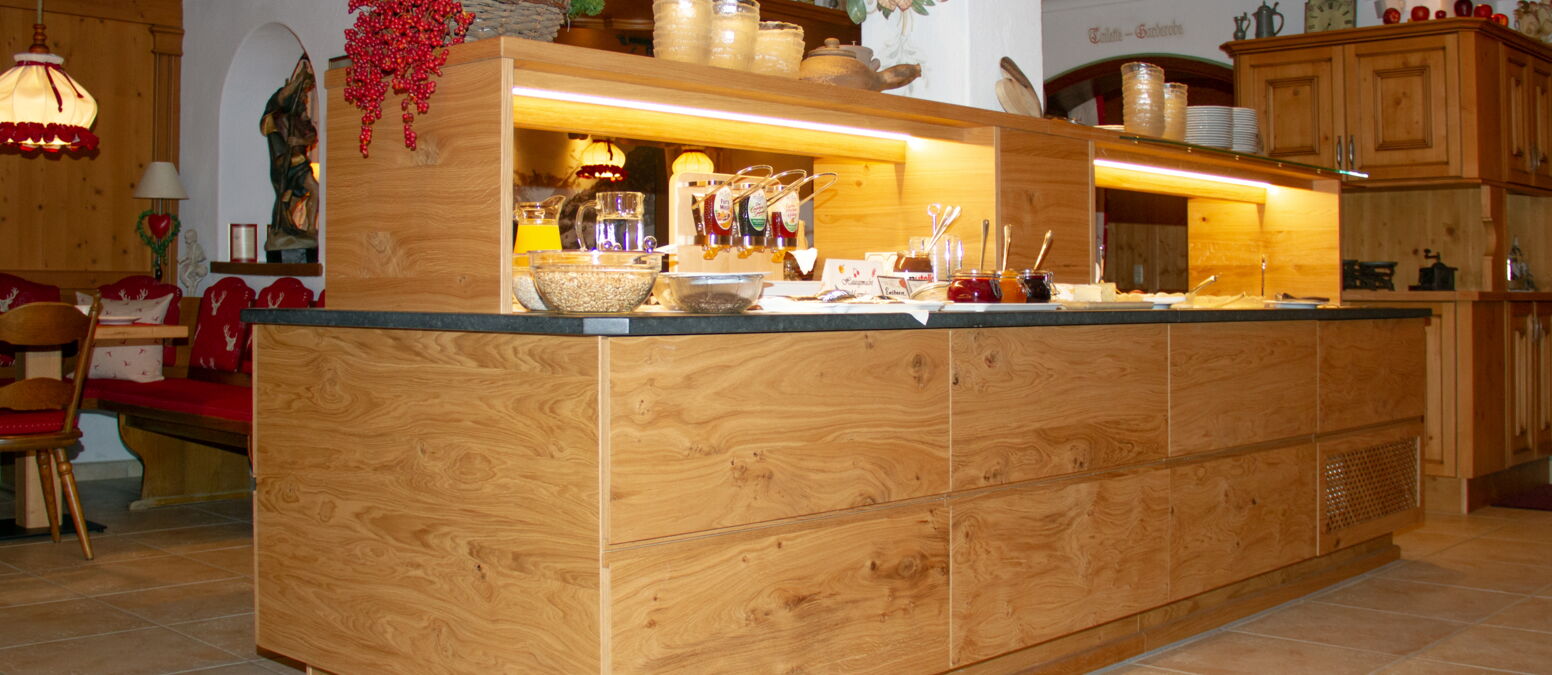 MÜKUSCH Einrichtungen – Hotel-Einrichtungen, Komplett-Einrichtungen, Gastronomie, Landhotel Berghof, Unterjoch, Restaurant, Buffet